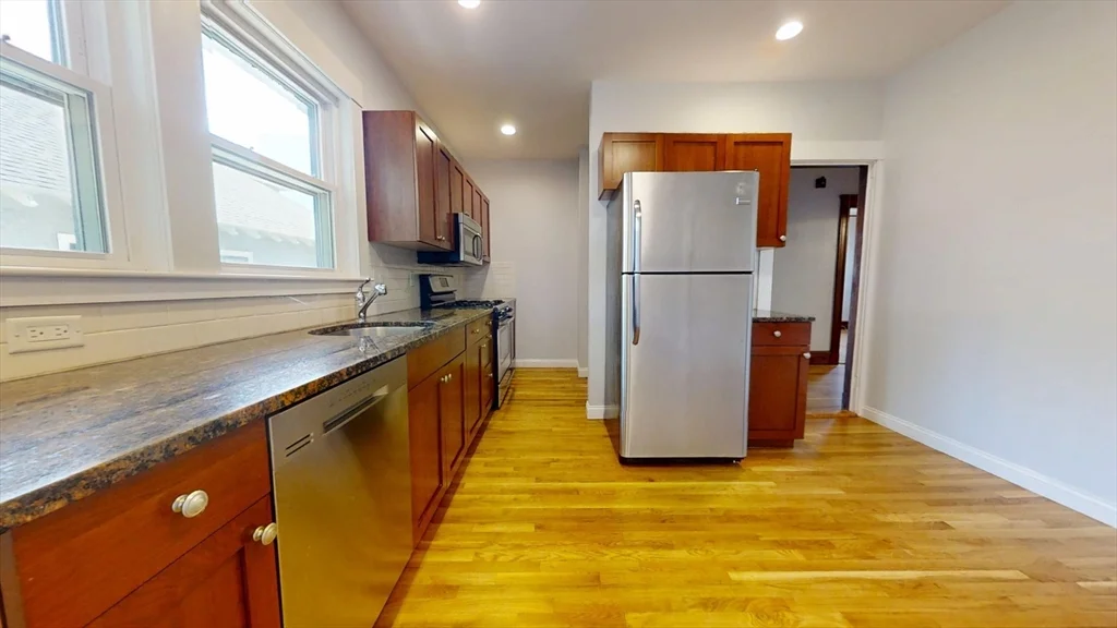 39 Commonwealth Rd, East Watertown