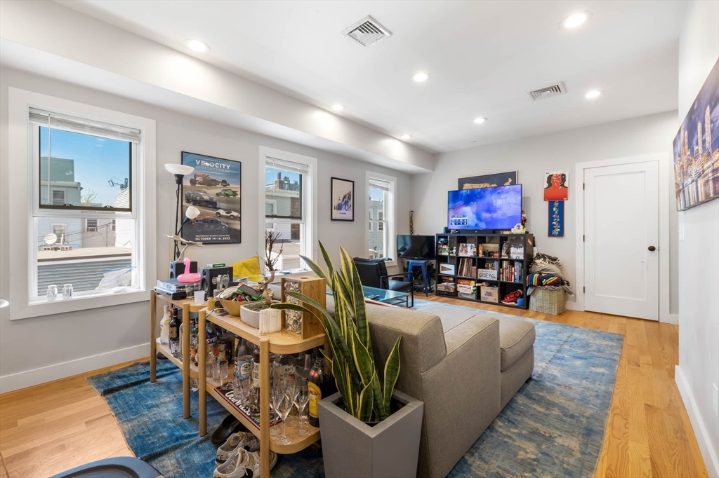 20 Grimes St, South Boston