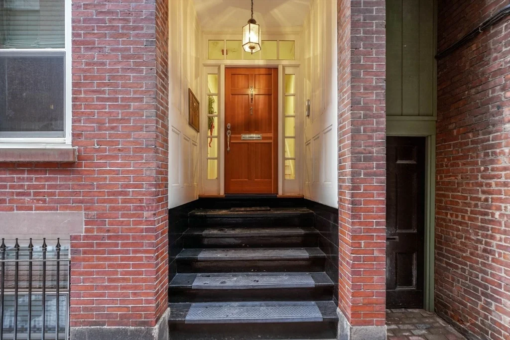 1 Goodwin Pl, Beacon Hill