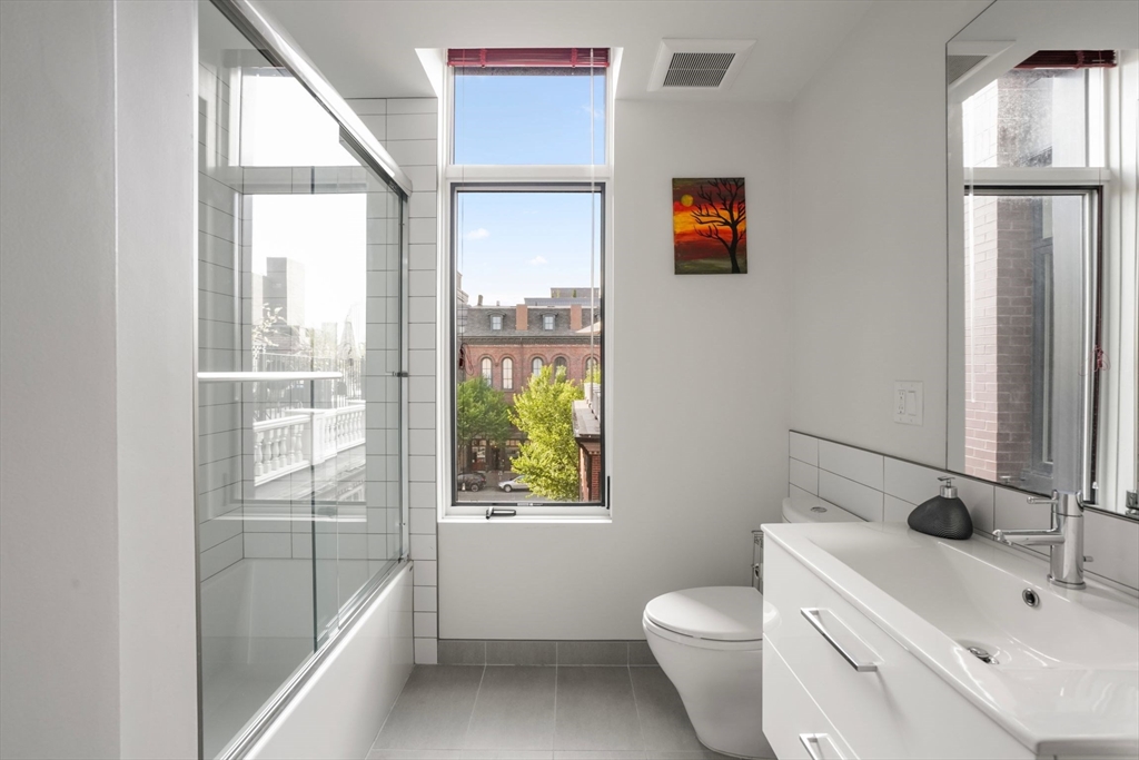 7 E Springfield, South End