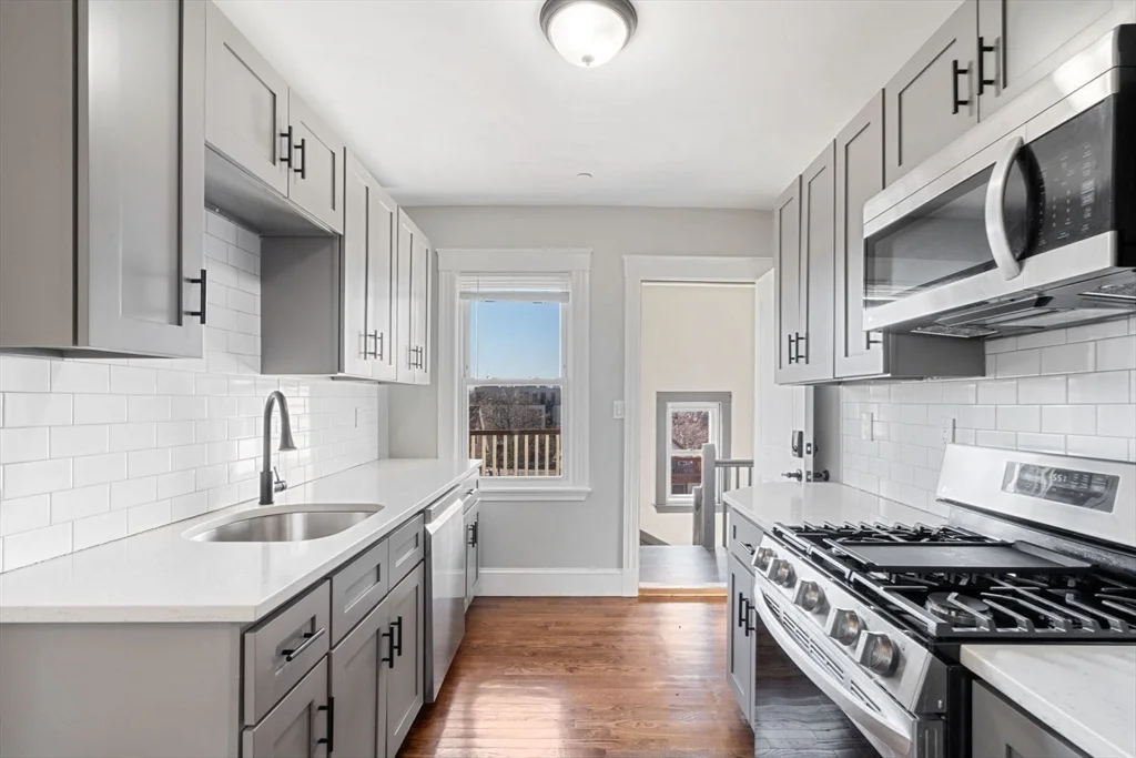 10 Centre Ave, Dorchester