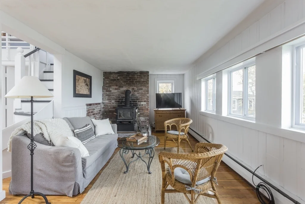 43 Bayview Rd, Great Neck