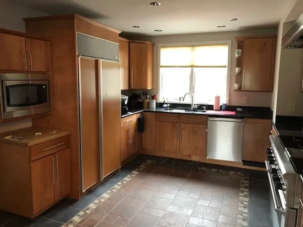 2 Elm, Wellesley