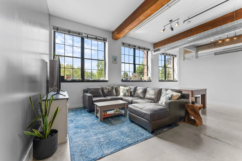 944 Dorchester Ave, Dorchester