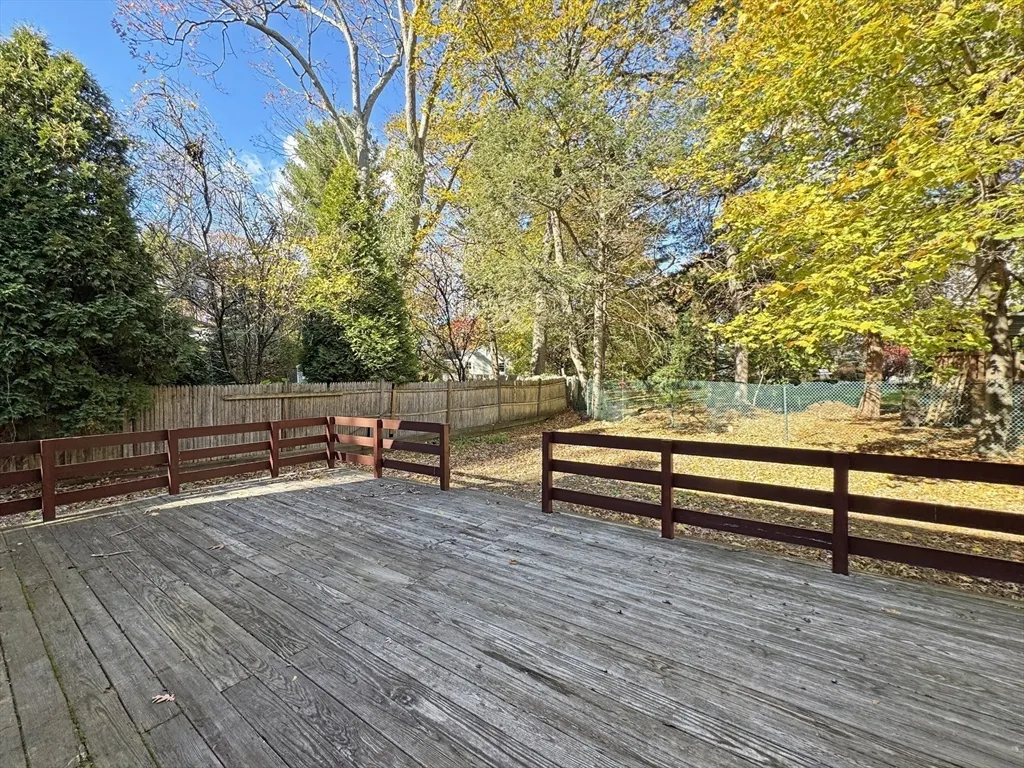 280 Quinobequin Rd, Waban