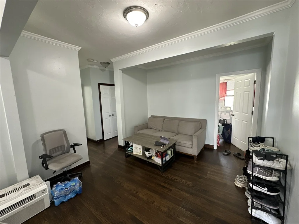 435 Walnut Ave, Roxbury