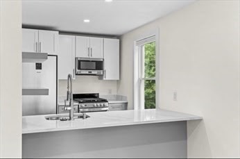 56 Spring St, Cohasset