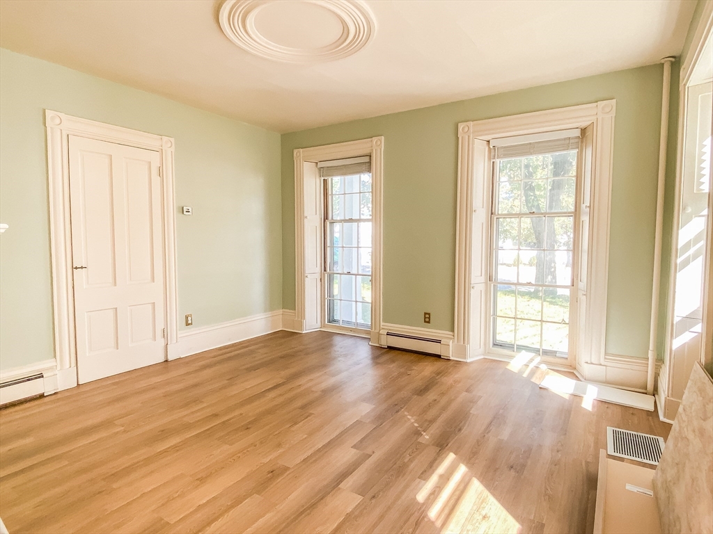 25 Main St, Framingham