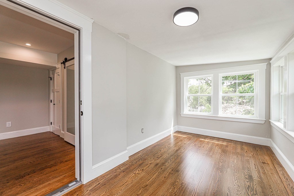 52 Maple St, Hyde Park