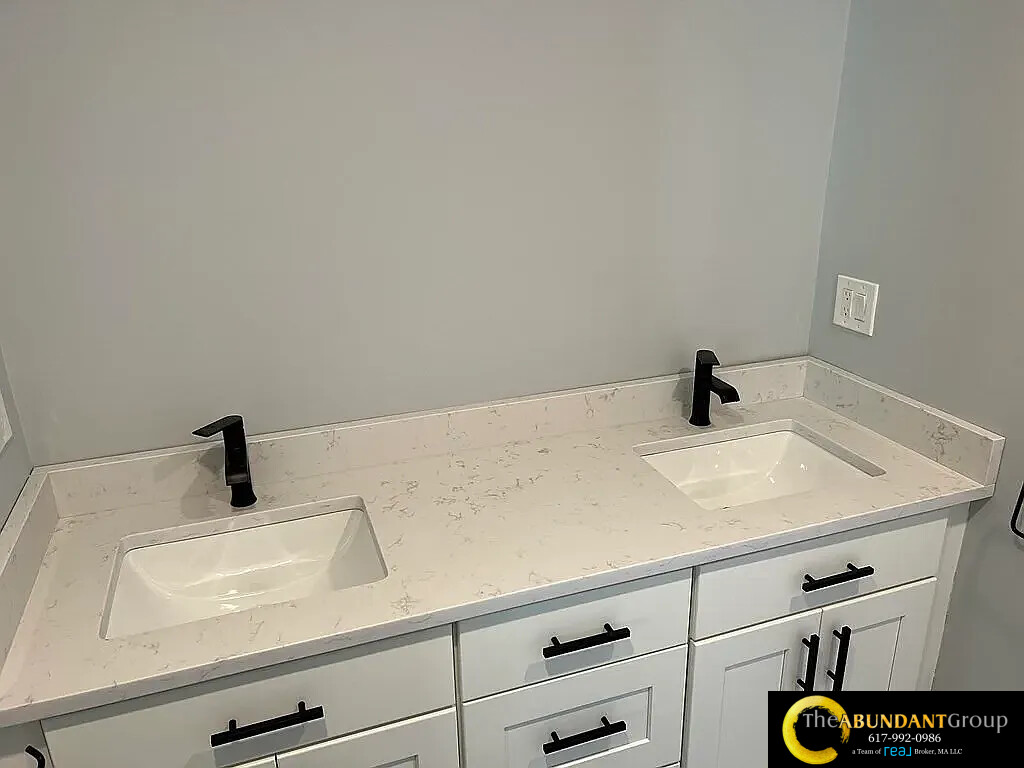 66 Calvary St, South Side