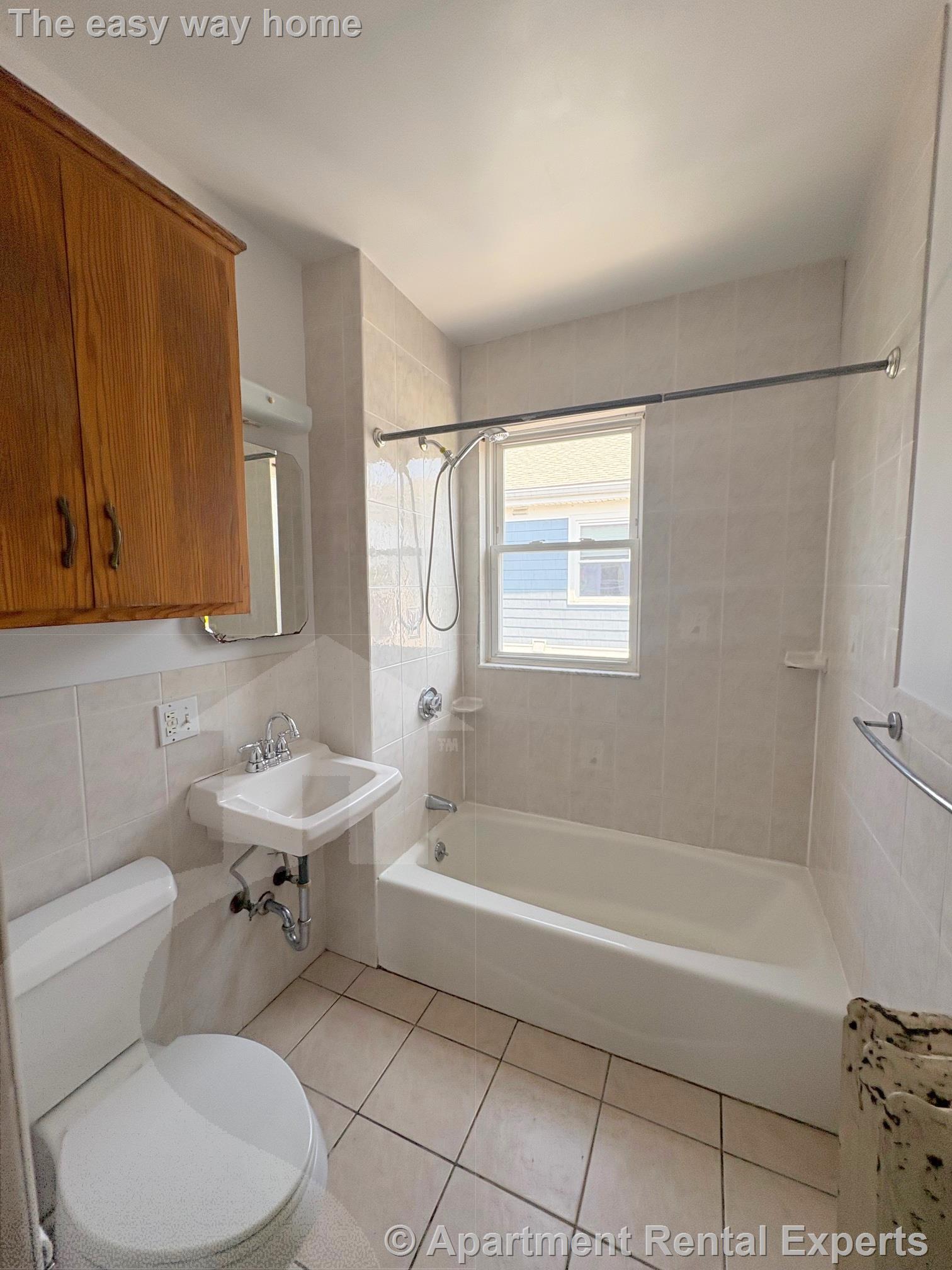 50 Oxford Ave, Belmont Line