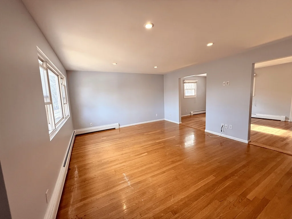 28 College Farm Rd, Waltham