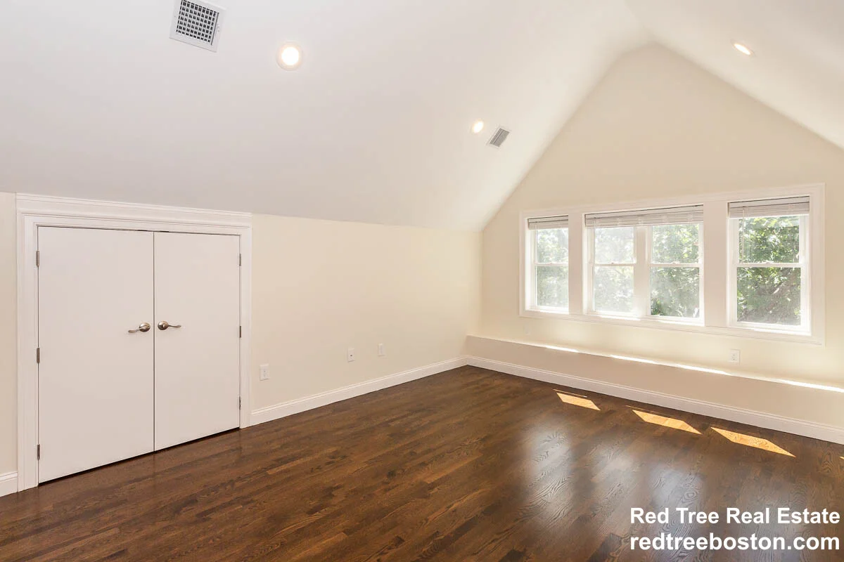 77 Rock Glen Rd, Medford