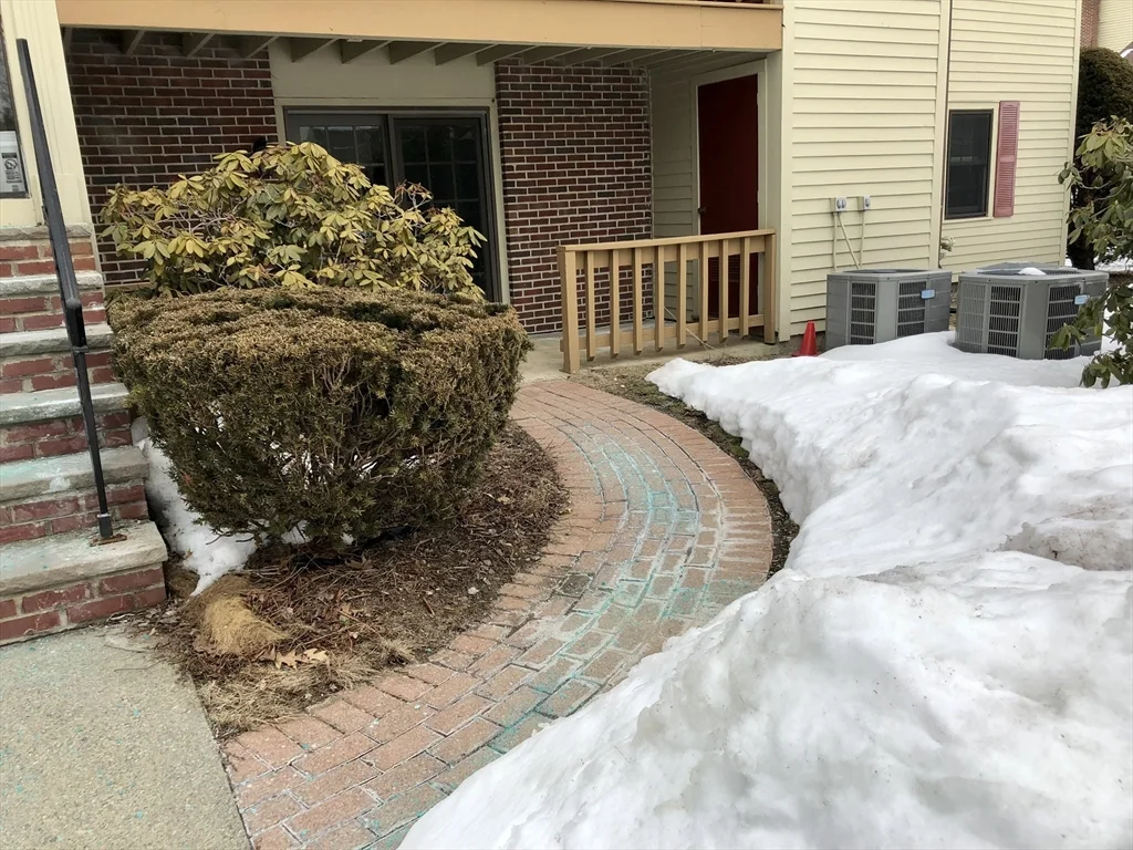 98 Apache Way, Tewksbury