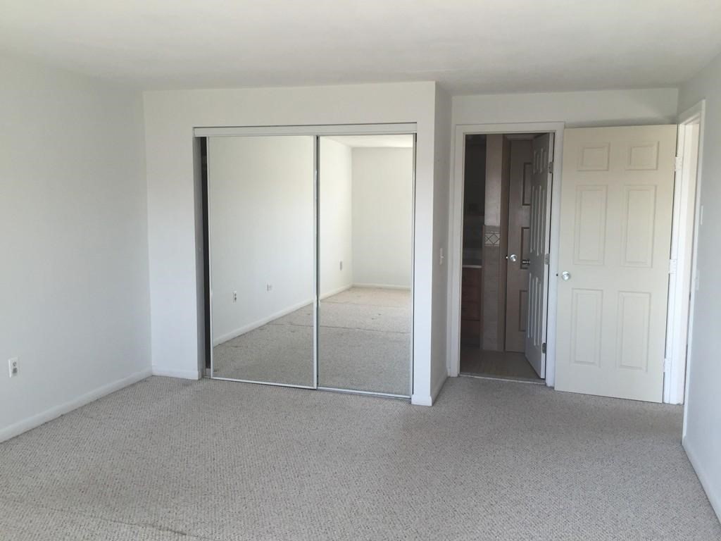 2 Williamsburg Ct, Shrewsbury