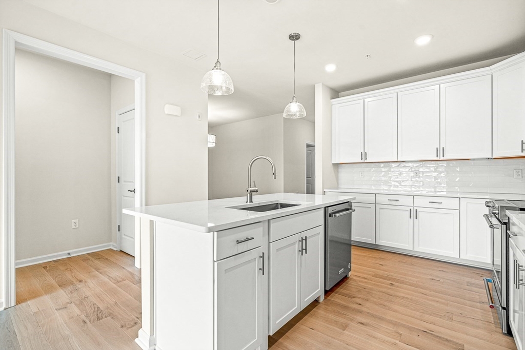 2 Stratton Dr, Woburn