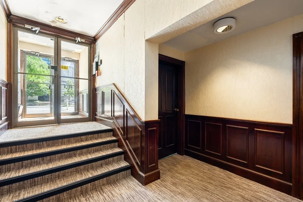 1691 Cambridge St, Mid-Cambridge
