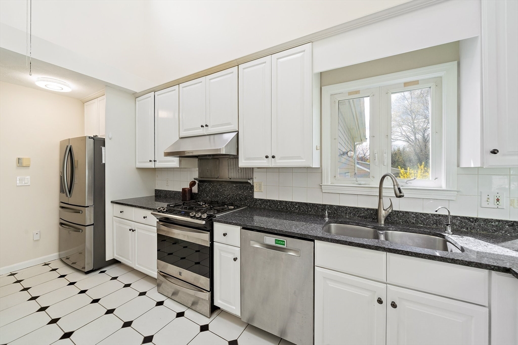 28 Mansfield Rd, Wellesley