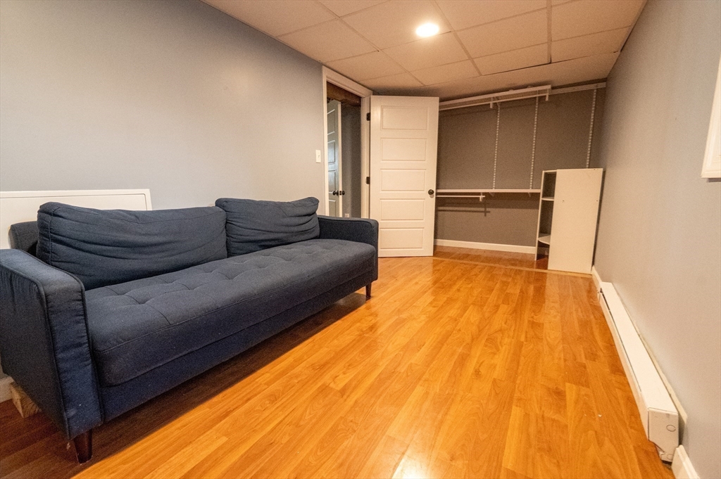 28 Harding Ter, Dedham