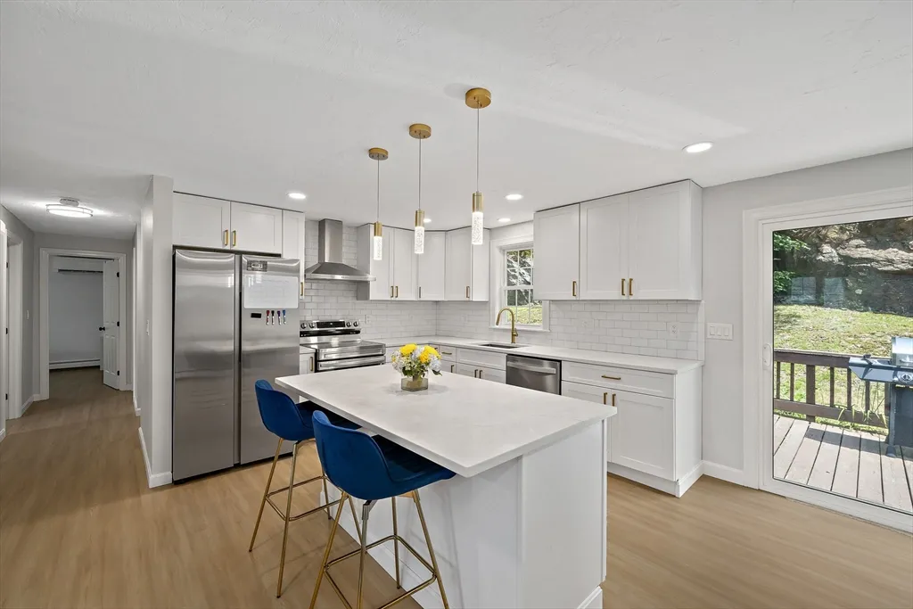 6 Skyview Rd, Woburn