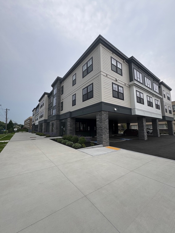 1000 Washington St, Dedham