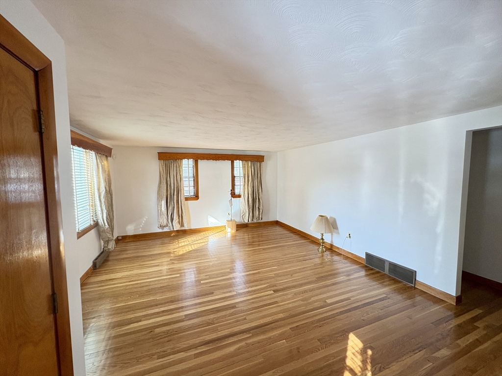 4 Easement Rd, Tewksbury