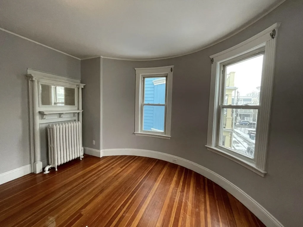 9 Sumner Sq, Dorchester