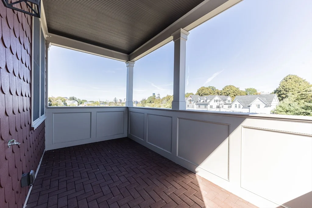 85 Regent St, Roxbury