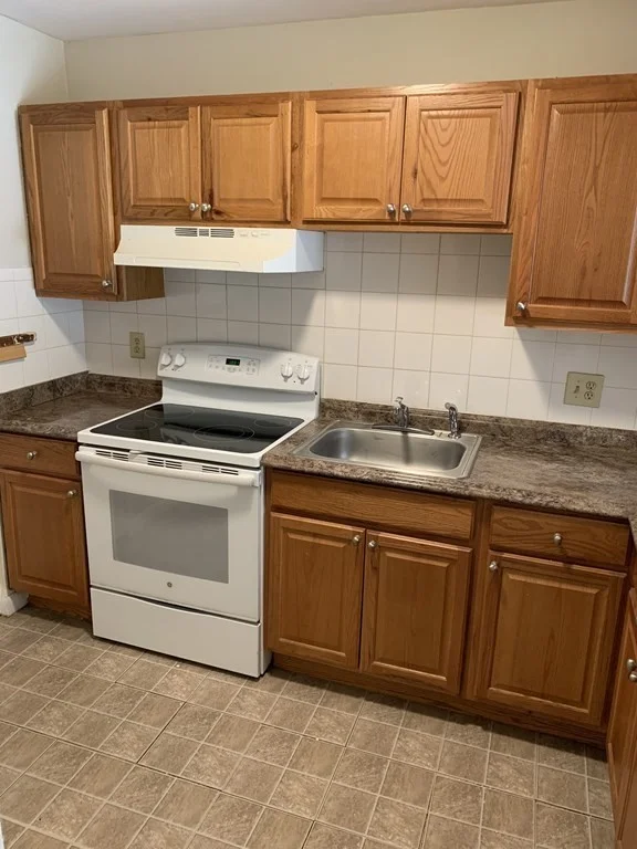 44 Maple St, Hyde Park