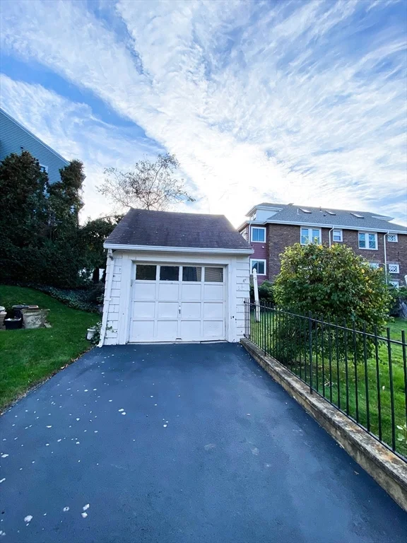 143 Shore Dr, Ten Hills