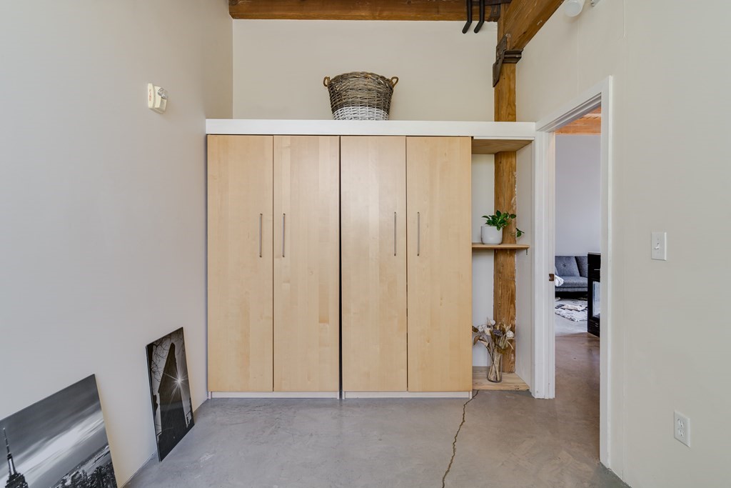 43 Charlton, Everett