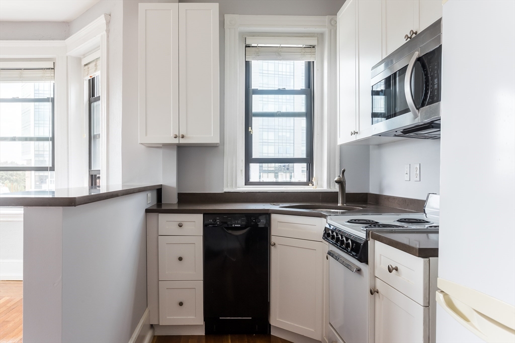 137 Peterborough St, Fenway