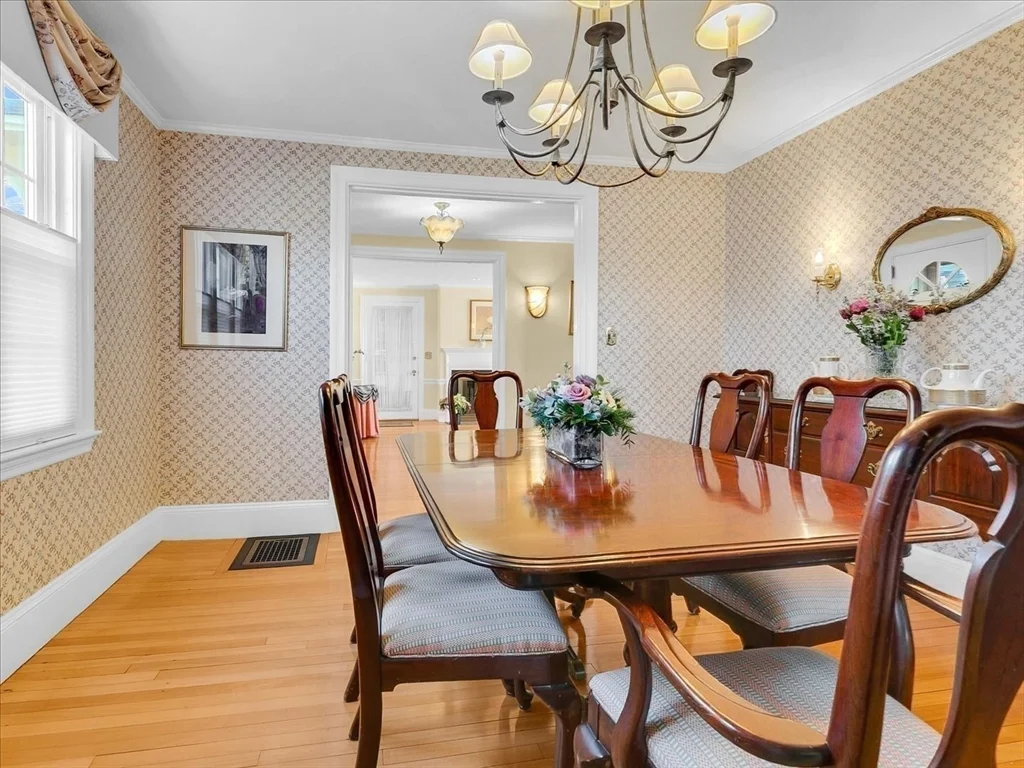 243 Upland Ave, Newton Highlands