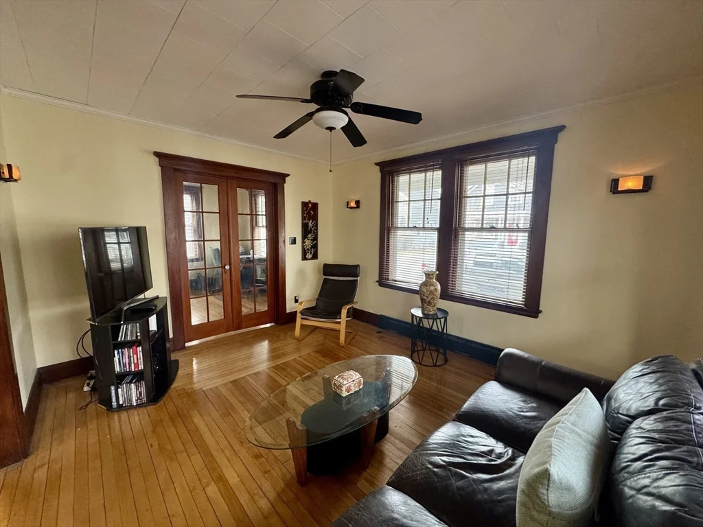 52 Hussey St, West