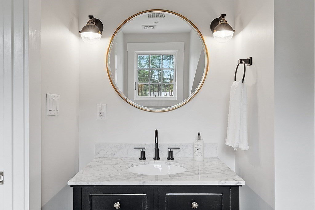 24 Mccallar Ln, Concord