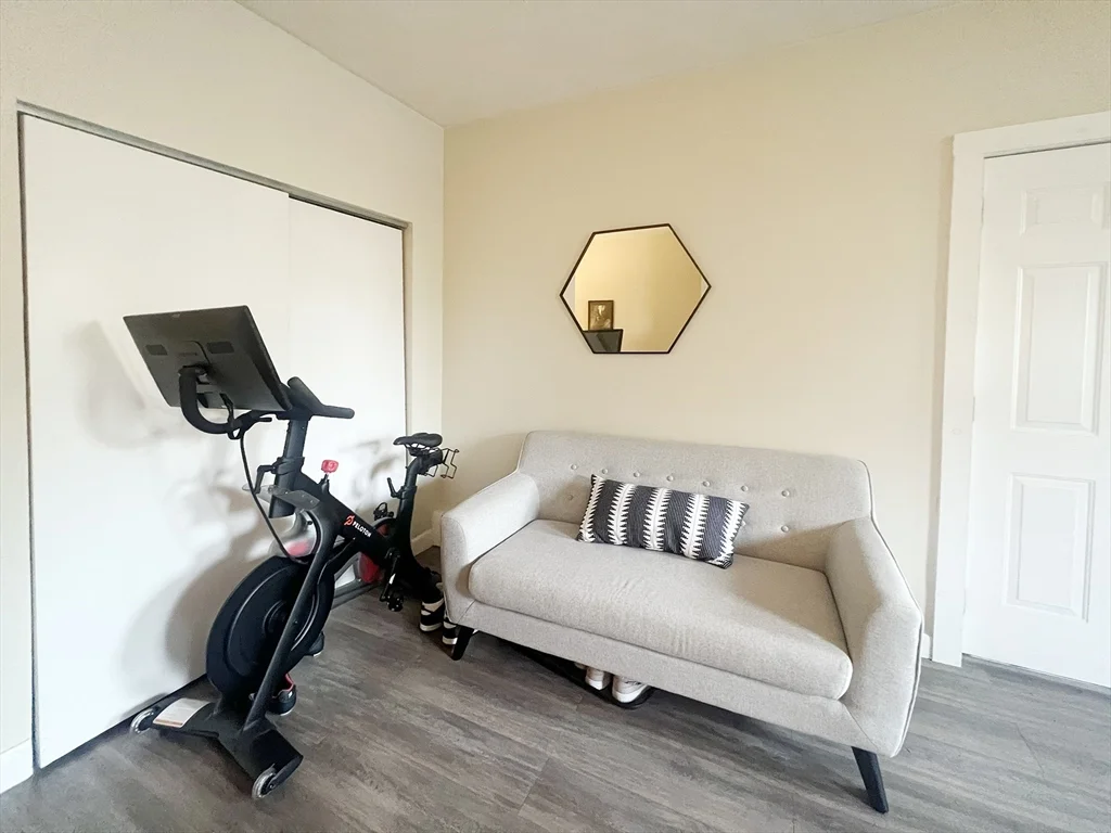 122 London, East Boston