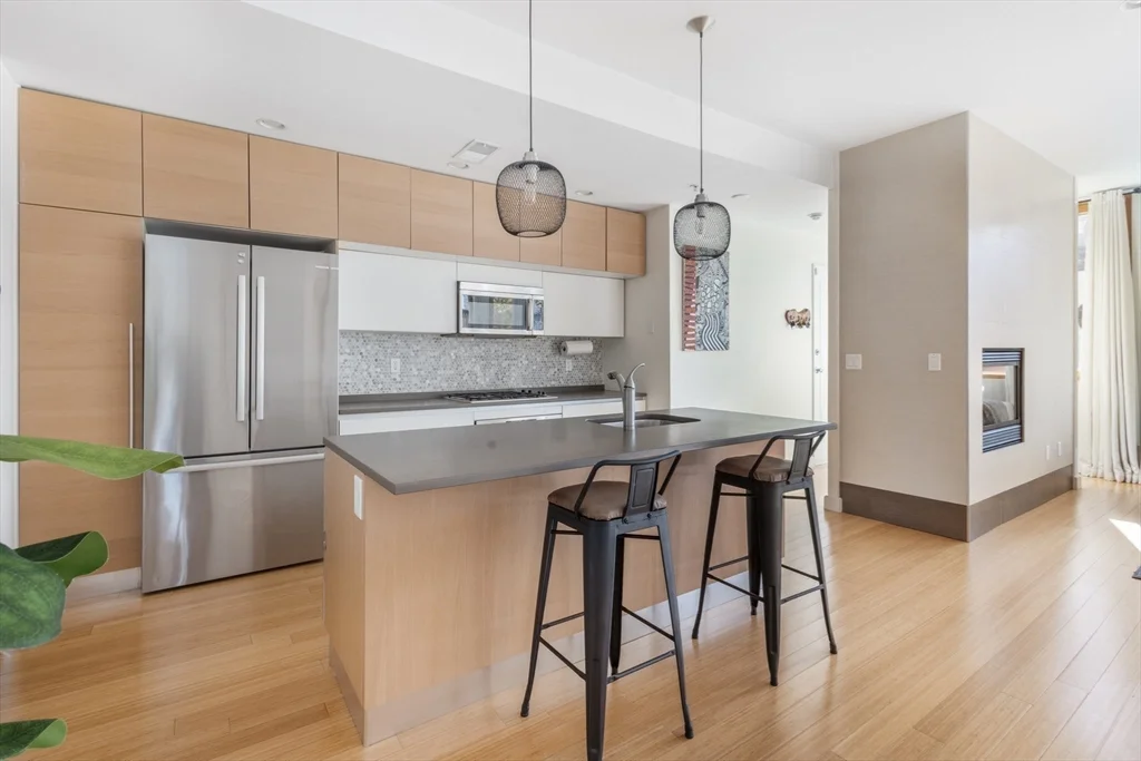 210 Bolton St, South Boston