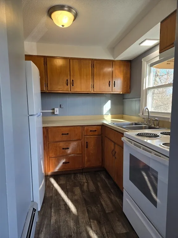 19 Chapman Ave, West Brookfield