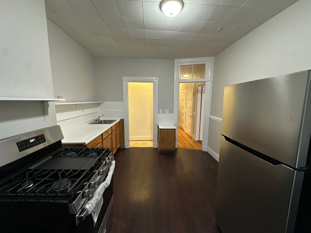 39 Forest St, Roxbury