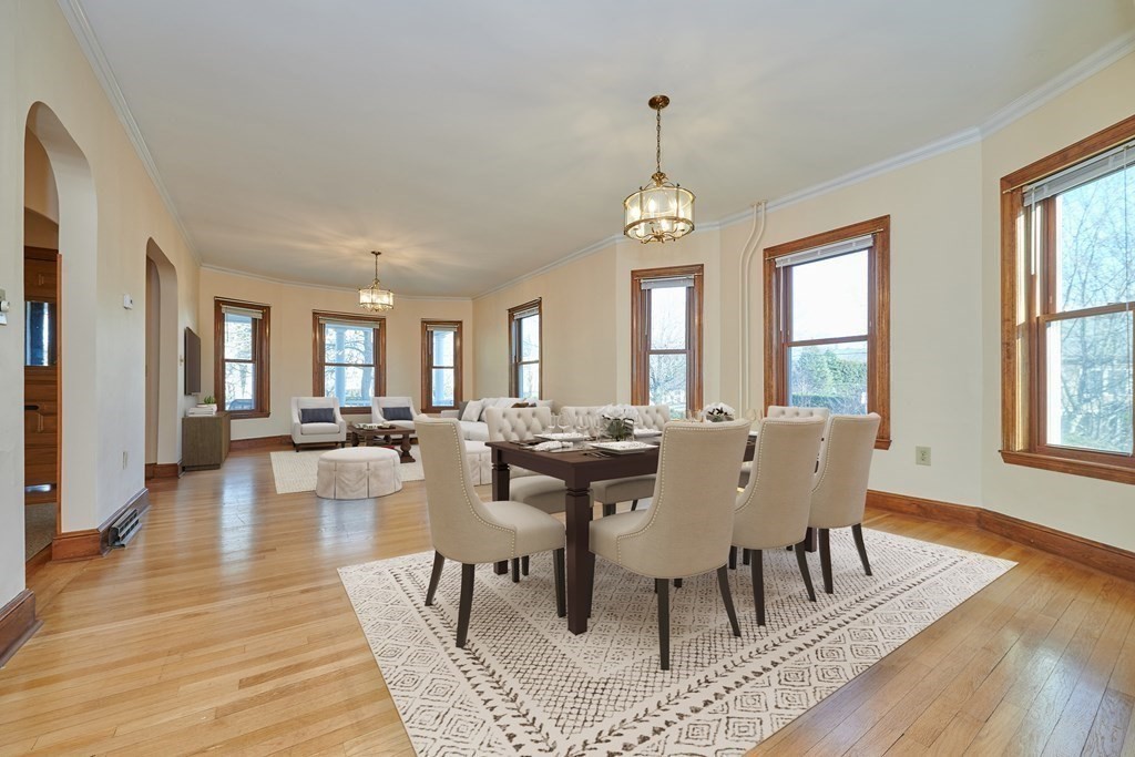 18 Forest St, Lexington