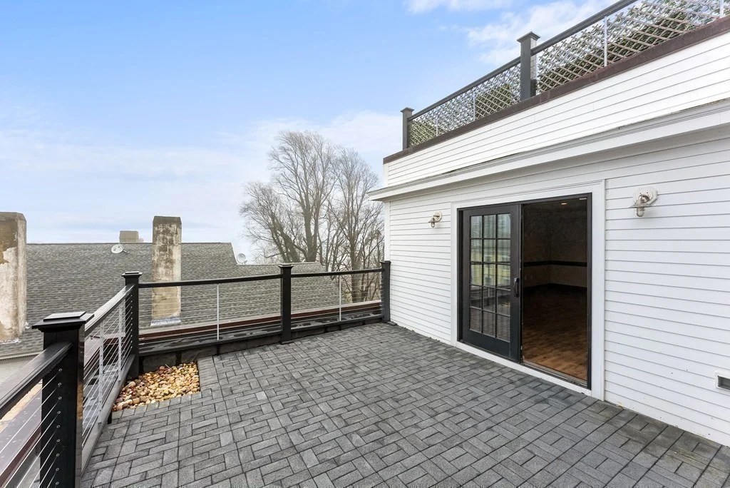 6 Main St Ext, Downtown