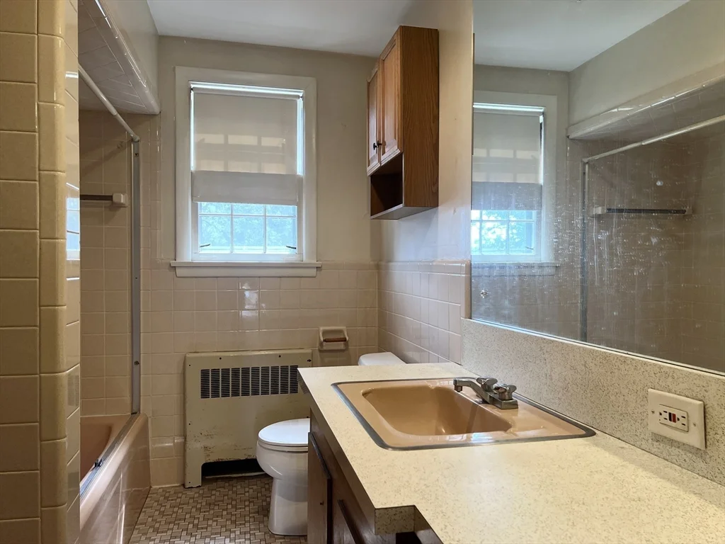 373 Winthrop St, Winthrop