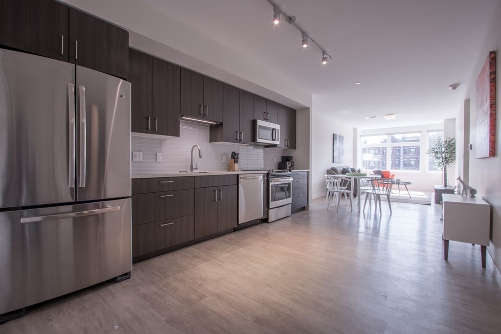 900 Beacon St, Fenway