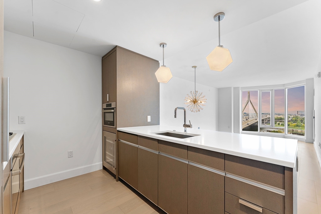 100 Lovejoy Wharf, Waterfront