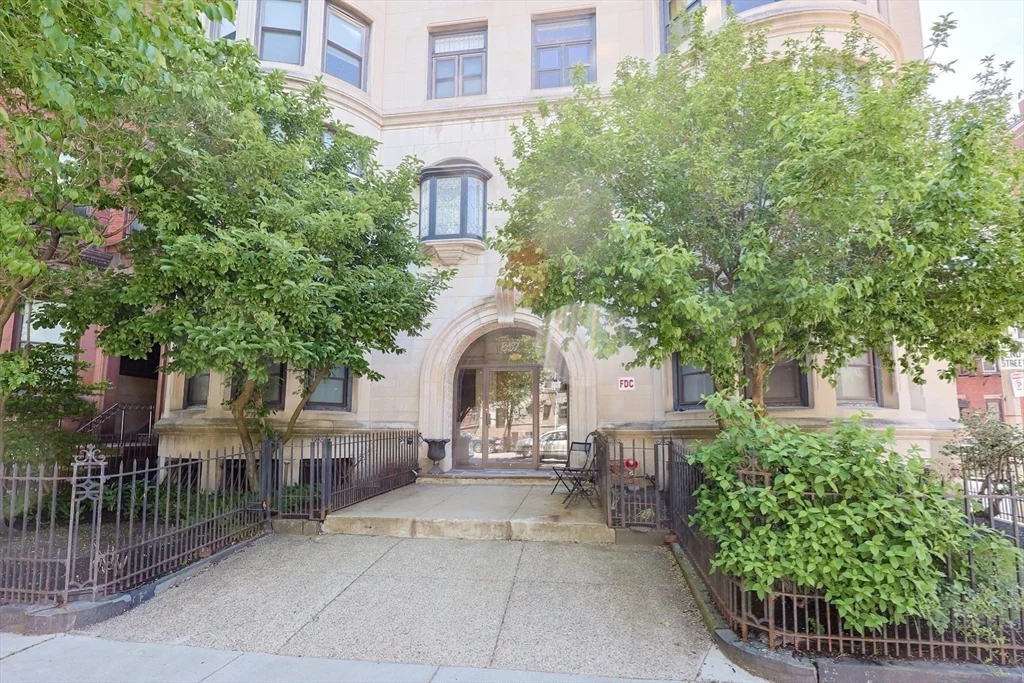 857 Beacon St, Fenway