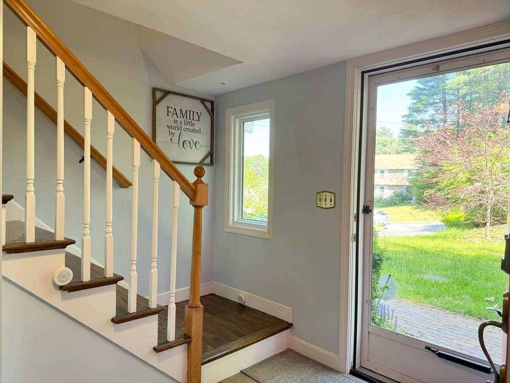 10 Meadowview Rd, Wayland