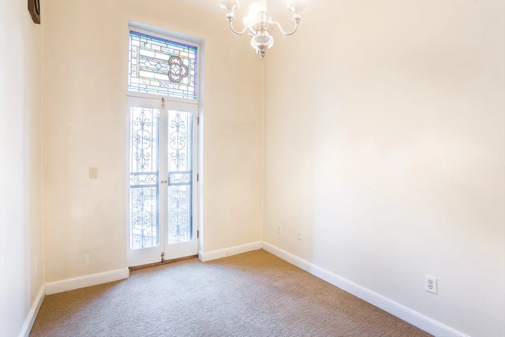 327 Commonwealth Ave, Back Bay