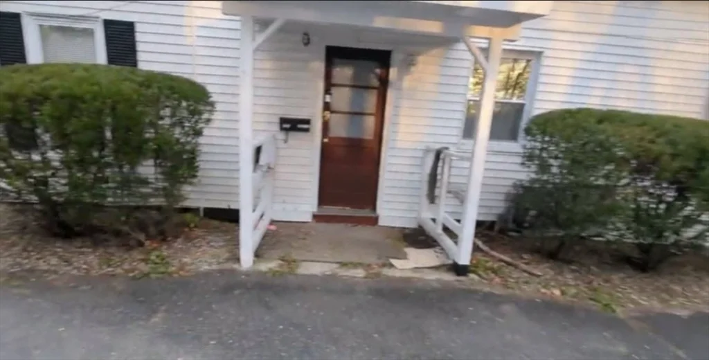 697 Main St, Amherst