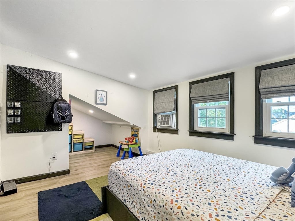 8 Greenhalge St, Medford