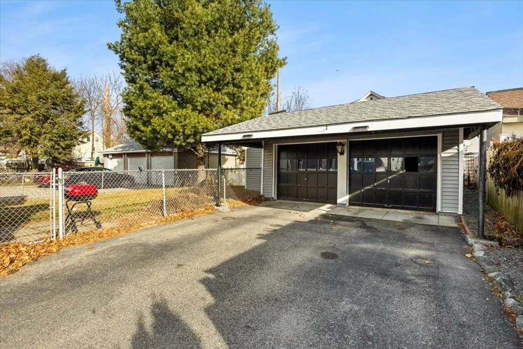 154 Summit St, Pawtucket